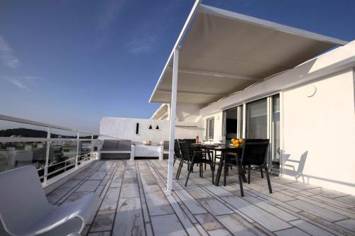 Luxury penthouse with stunning riviera view by GHH