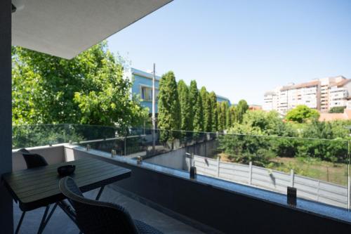 a balcony with a table and chairs and a view at Novum Stay - Pensiune Centrala in Hunedoara in Hunedoara