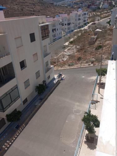 an aerial view of a parking lot next to a building at Seaview carabonita in Al Hoceïma