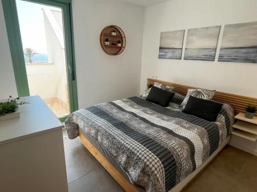 Ένα ή περισσότερα κρεβάτια σε δωμάτιο στο New Penthouse Beach Apartment Mojacar Playa