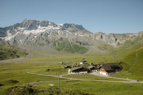 Berghotel Engstligenalp Adelboden photo 2