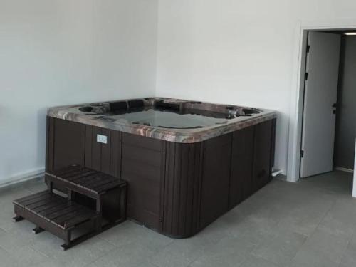 a hot tub in the corner of a room at Meraki Resort & Spa Isabellae Home in Mamaia Nord