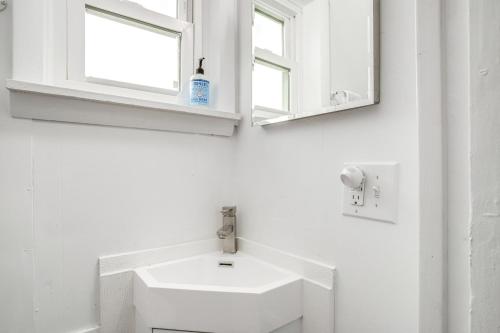 Un baño de 2 Mi to Downtown Tranquil Abode in Chincoteague!