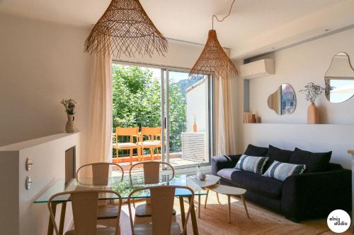 a living room with a couch and a table at Terrasse Matisse in Collioure