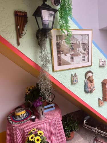 a doll house shelf with a table and a picture at Hospedaje El Encanto in Zipaquirá