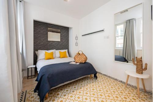 a bedroom with a king sized bed with yellow pillows at Central and Quirky Northern Quarter Flat, Manchester in Manchester