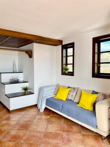 Family Oasis - Oceanview Duplex, Heated pool, Air Con