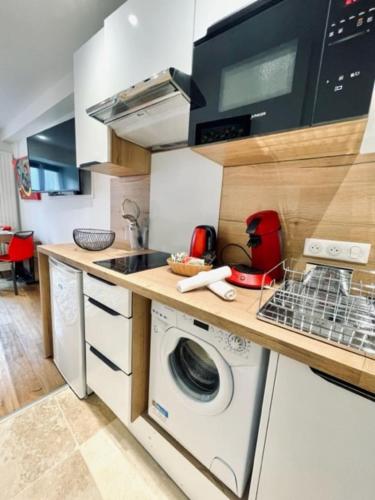 Ben Nevis charming studio in the heart of the lively life of the Pré Carré