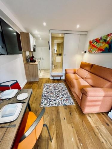 Ben Nevis charming studio in the heart of the lively life of the Pré Carré