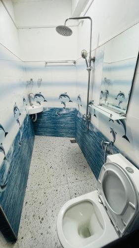 a bathroom with a toilet and a mirror at Pick Me Village in Dambulla