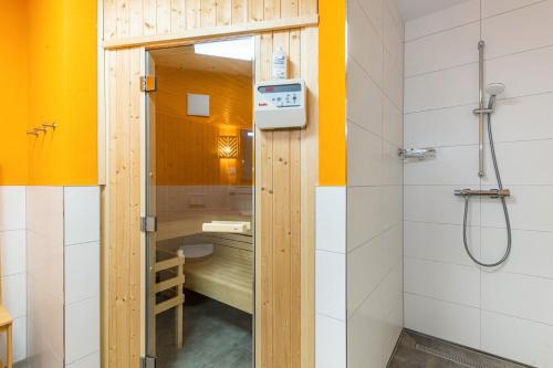 Bilik mandi di Ferienhaus Diemelblick
