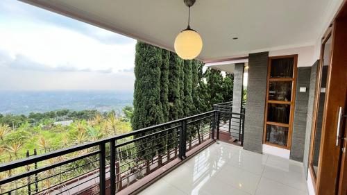 Μπαλκόνι ή βεράντα στο Dapur Caringin Tilu Villa