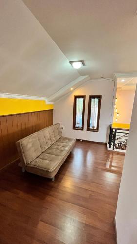 Χώρος καθιστικού στο Dapur Caringin Tilu Villa
