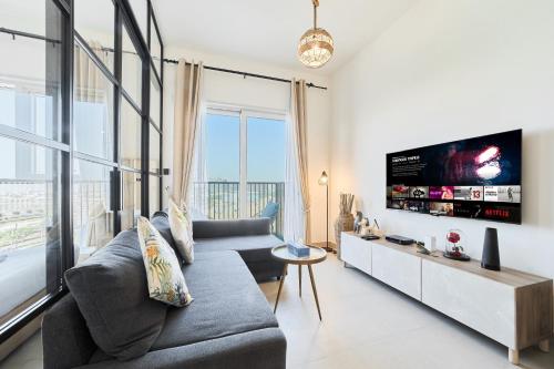 Chic 1BR With Balcony in Collective 2 Dubai Hills