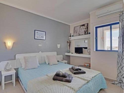1-Bed - Sleeps 4 - Free Parking