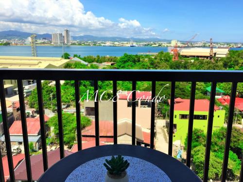 Balkoni atau teres di MC8 Condo Your Affordable Staycation