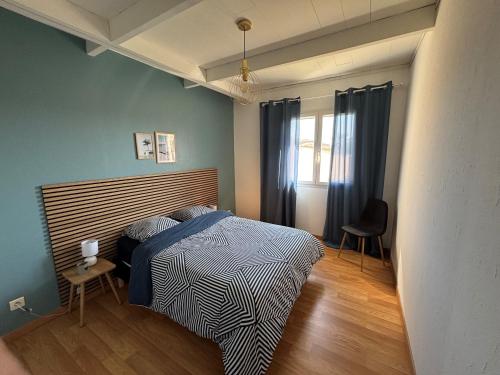 Ένα ή περισσότερα κρεβάτια σε δωμάτιο στο Villa MonteCristo, clim, piscine privée, 300m. mer