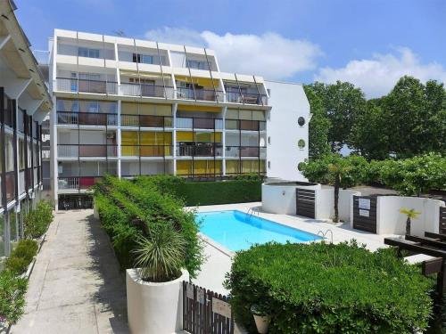 Séjour paisible avec piscine et vue sur le lac