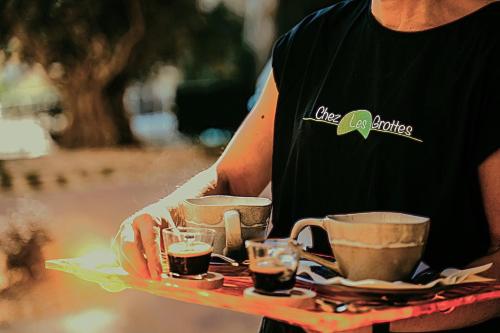 Kemudahan buat kopi dan teh di Chez Les Grottes