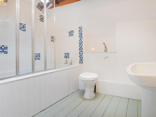 Koupelna v ubytování 2 Bed in Broughton-in-Furness SZ429