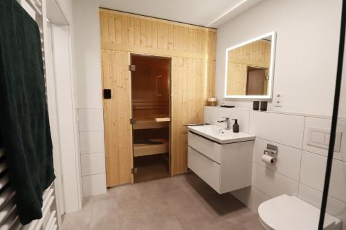 Ένα μπάνιο στο KÜSTE33/44 - Neues Apartment mit Sauna in Strannähe