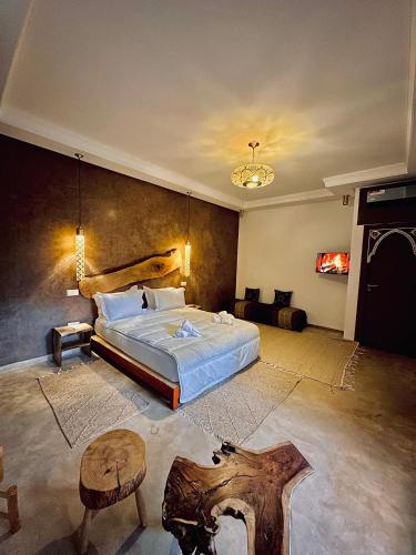 Cama o camas de una habitación en Riad Dar Mima Hnina - Riad Privé avec Piscine à 10 min de l'aéroport