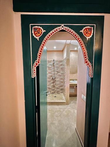 Imagen de la galería de Riad Dar Mima Hnina - Riad Privé avec Piscine à 10 min de l'aéroport, en Marrakech