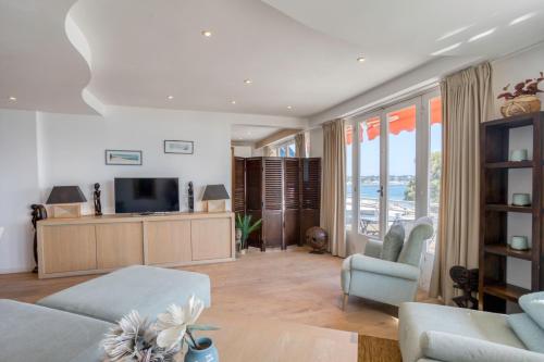 A16 Staywizus - 2BDR Sea View - City Center - Parking & Terrace