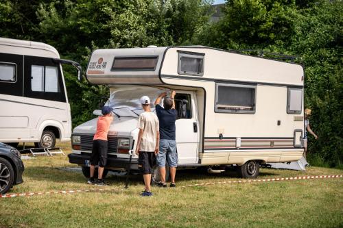 Tetamu yang menginap di Schitterhof CAMPING WEISS