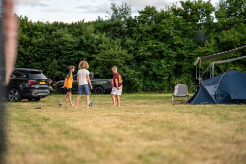 Tetamu yang menginap di Schitterhof CAMPING WEISS