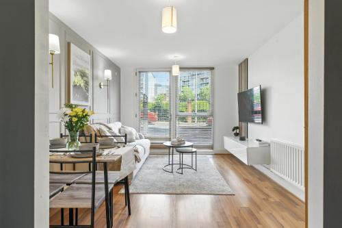 Luxury 2BR Near Bham Central, Parking, Desk & Coffee photo 6