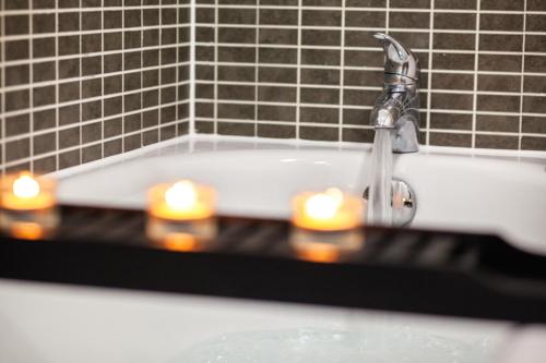 Luxury 2BR Near Bham Central, Parking, Desk & Coffee photo 55