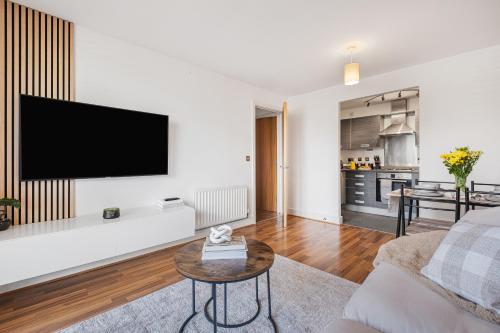 Luxury 2BR Near Bham Central, Parking, Desk & Coffee photo 50