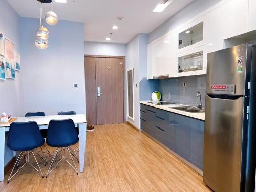 Кухня или мини-кухня в Vinhomes Metropolis Residence & Hotel
