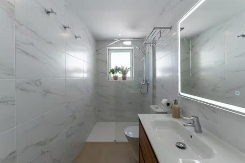 Ένα μπάνιο στο CASA AZUL Blanes