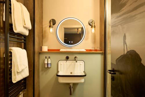 Bike & Boot Inns Peak District - Leisure Hotels for Nowにあるバスルーム