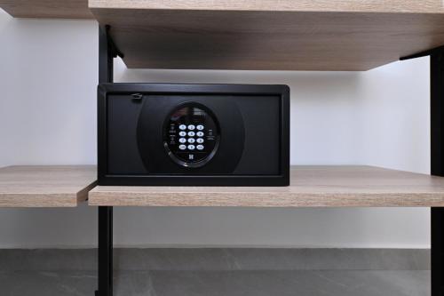 a microwave oven sitting on top of a table at Agios Nikolaos Villas in Ayios Nikolaos Sithonia