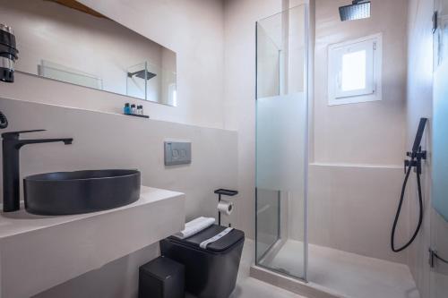 Un baño de Laki Beach Hotel