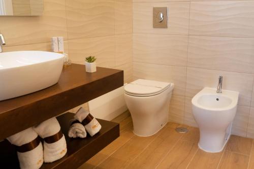 a bathroom with a sink and a toilet at Partenope's House in Ercolano