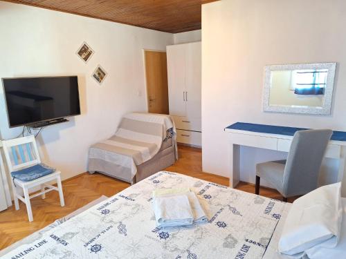 Perica apartment and Perica room with separate entrance