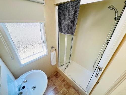 a bathroom with a shower and a sink at 2 Bedroom Caravan GW39, Thorness Bay, Isle of Wight, Dog Friendly in Porchfield
