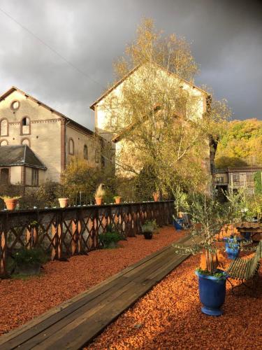 2 lofts dans château industriel Les Grands Moulins de Ruffin