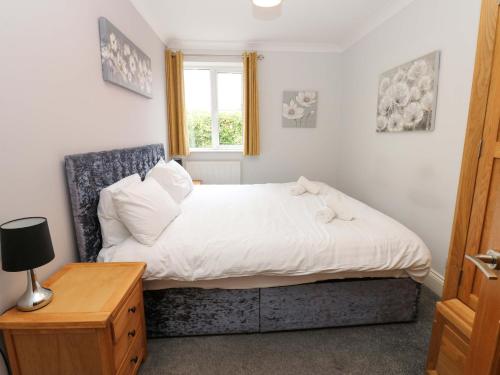 Una cama o camas en una habitación de Fern Lee