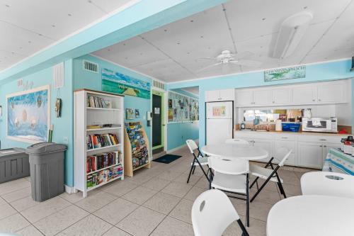 Dapur atau dapur kecil di 2bd-2ba Condo - New Smyrna Beach