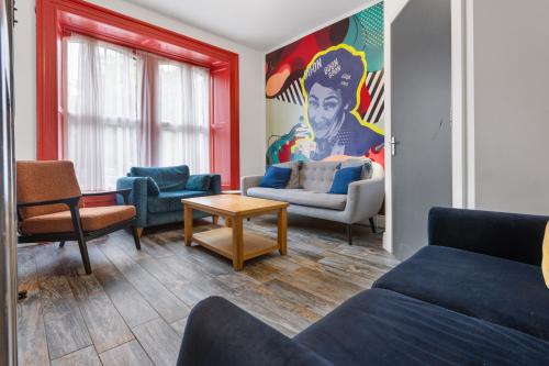 a living room with couches and a painting on the wall at 44 North in Londonderry County Borough