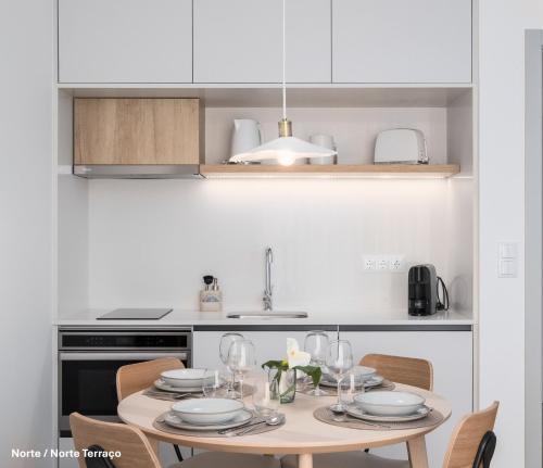 Η κουζίνα ή μικρή κουζίνα στο Mónaco Suites & Garden