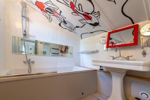 La Vigie tesisinde bir banyo