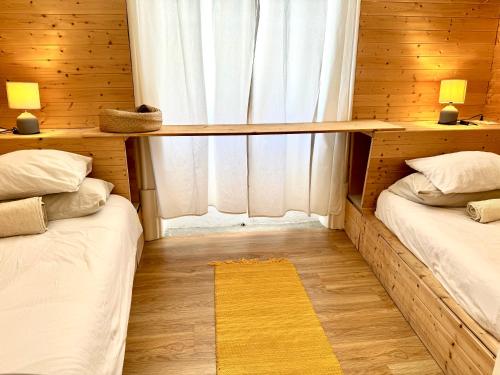 Ένα ή περισσότερα κρεβάτια σε δωμάτιο στο Slow Being Apartment Stays in Matosinhos