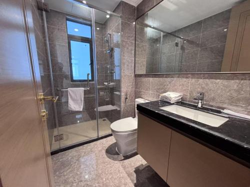 a bathroom with a toilet and a sink and a shower at TheBess Hotel Tokyo is located adjacent to Singapore and offers a sea viewIt is a family business smart room with the sea view of Princess Bay富力公主湾 in Johor Bahru