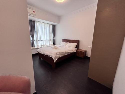 a small bedroom with a bed and a window at TheBess Hotel Tokyo is located adjacent to Singapore and offers a sea viewIt is a family business smart room with the sea view of Princess Bay富力公主湾 in Johor Bahru